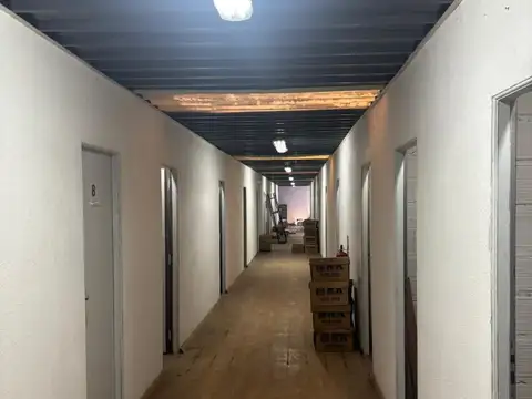 Galpón de 3 lotes sobre Avda. 12 de Octubre con salida por calle 1° de Mayo en Quilmes Oeste