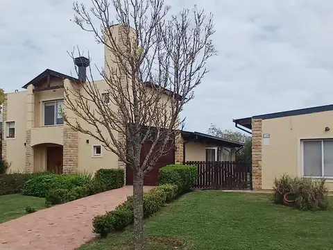 Venta Casa 4 dormitorios Country en Rio Cuarto Cba