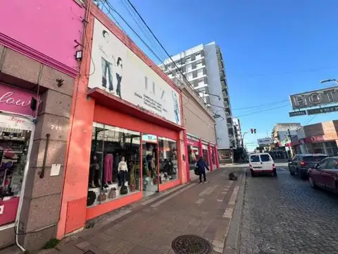 Rodriguez e/ Sarmiento y Mitre