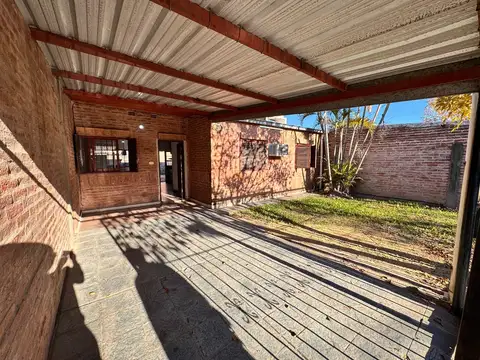 Casa en Alquiler con 1 cochera