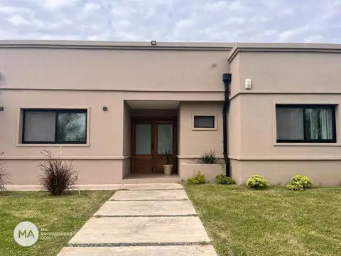 Venta | Casa de 2 dorm con fondo a la cancha de golf - La Carolina Country Golf - Piñero