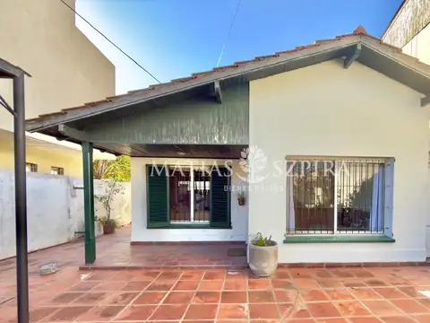 Casa en Venta 5 ambientes con cochera en Castelar
