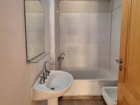 Departamento en alquiler en Centro (Zarate). Ambientes amplios.