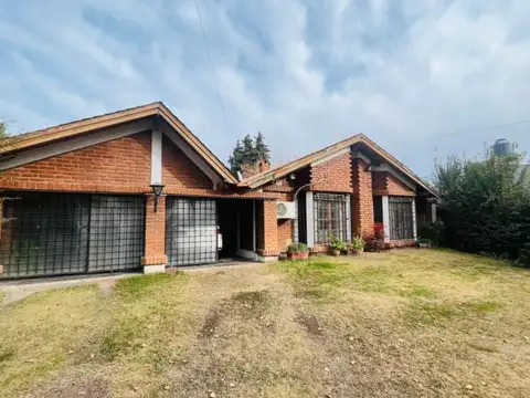 Casa en venta c/ cochera en Coquimbito