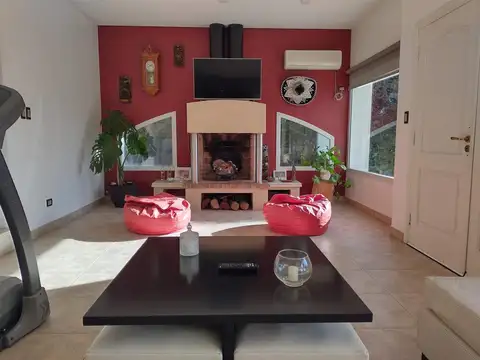 HERMOSA CASA EN COUNTRY CLUB BANCO PROVINCIA