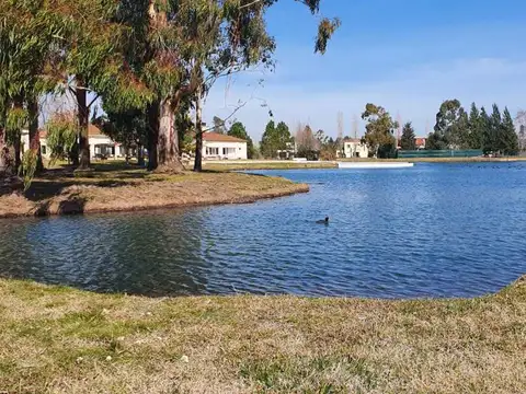 VENTA DE LOTE EN MIRALAGOS CON COSTA DE LAGO
