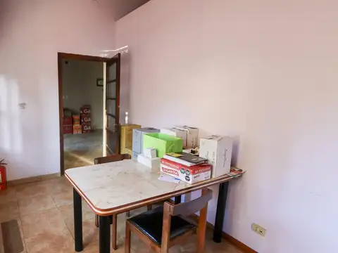 Casa 5 ambientes con 2 baños