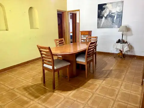 Casa 5 ambientes con 3 baños