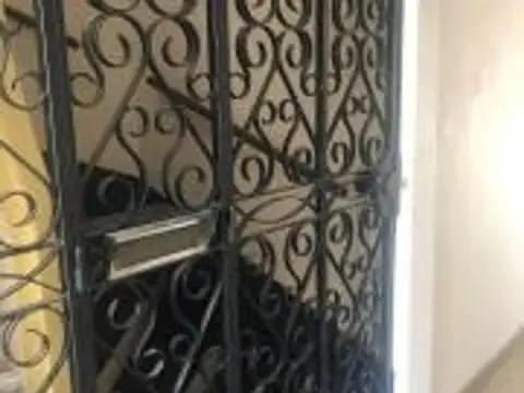 Laprida 470 , Piso 1