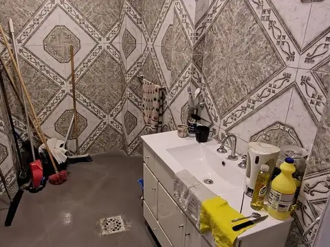 Local en Venta 81 años