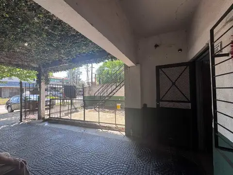 casa + 3 departamentos + 1 local