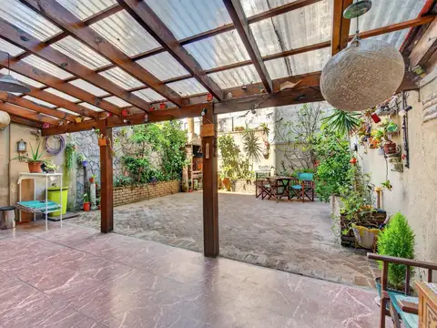 VILLA URQUIZA, VENTA EXCELENTE DPTO DE 4 AMBIENTES, 156m2 TOTALES, CON PATIO, QUINCHO y PARRILLA