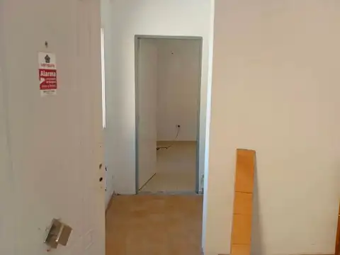 Alquiler local deposito + depto De Dos Ambientes