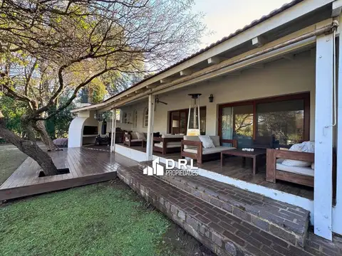 Casa 6 ambientes con 2 baños