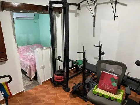 Casa 5 ambientes con 1 baño