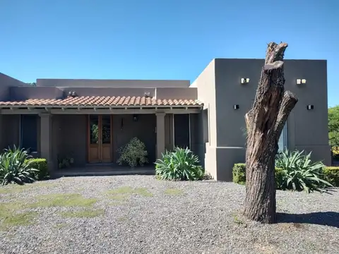 Casa en Venta con 4 cocheras