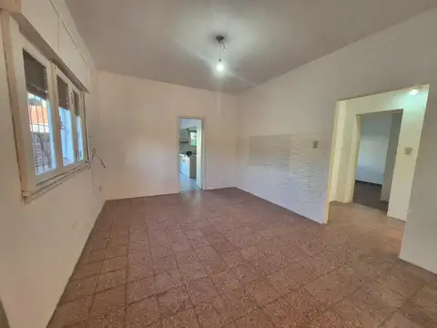 Casa 3 ambientes con 1 baño