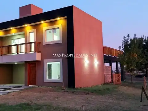 Venta Casa en Santo Domingo 4 Dormitorios Canning