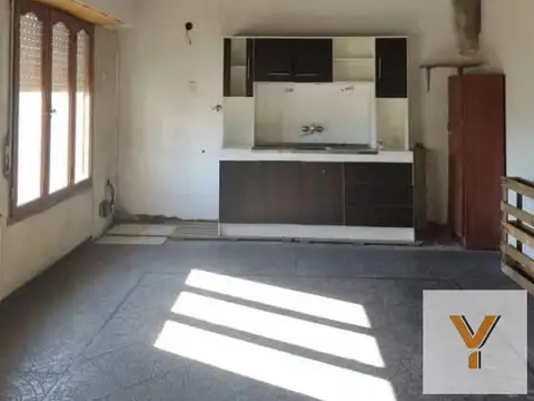 Casa 6 ambientes con 2 baños