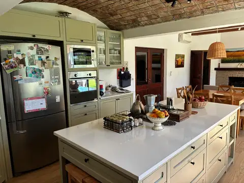 Casa 5 ambientes con 4 baños