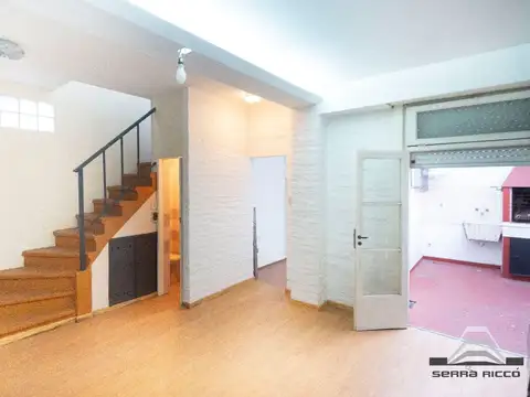 Depto Tipo Casa en Venta en Villa del Parque, USD 119.000