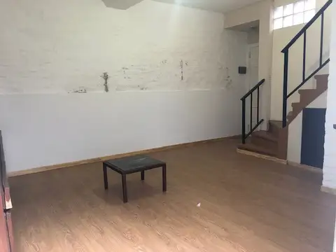 Depto Tipo Casa 4 ambientes con 2 baños