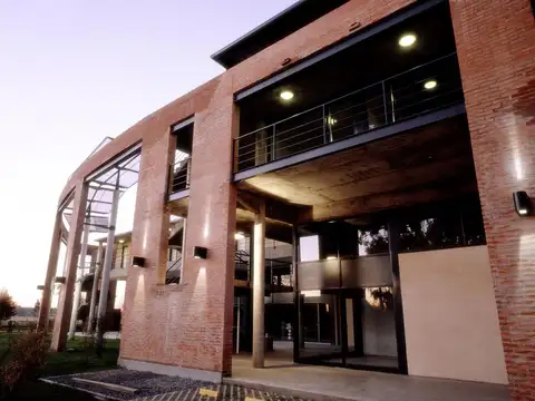 Local en venta en Apartamentos Del Campus - Pilar