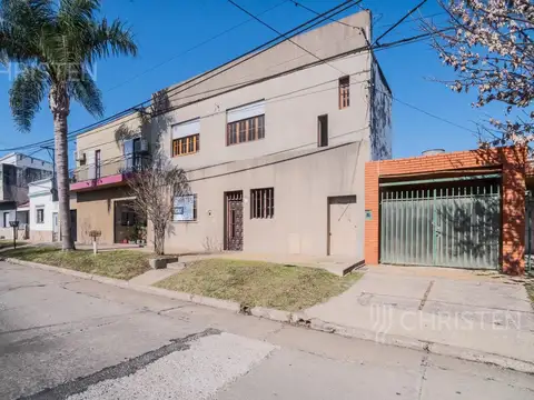 Casa en venta con dos unidades de vivienda. A metros de Av. Facundo Zuviria