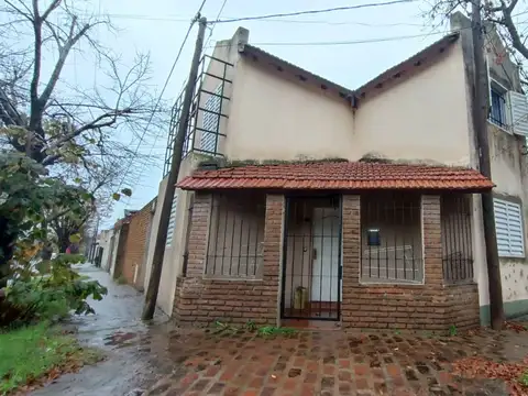 CASA DUPLEX EN VENTA PERGAMINO CON GARAGE Y PATIO