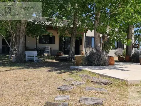 Venta casa chacra 4 ambientes Barrio La Catalina Carlos Keen Lujan