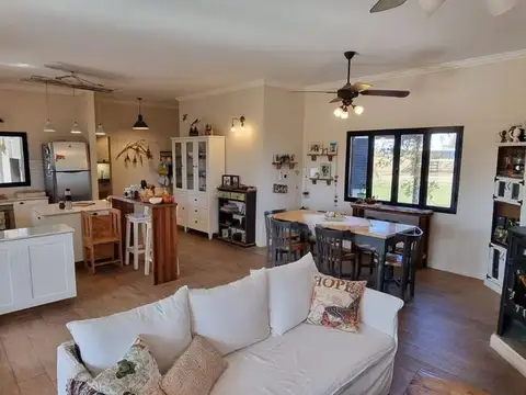 Venta casa chacra 4 ambientes Barrio La Catalina Carlos Keen Lujan