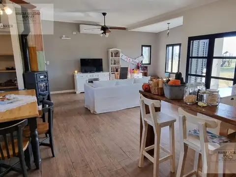 Venta casa chacra 4 ambientes Barrio La Catalina Carlos Keen Lujan