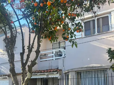 Muy linda casa en La Lucila - Calle Chelia  – 5 Dormitorios, Jardín y Pileta - Venta
