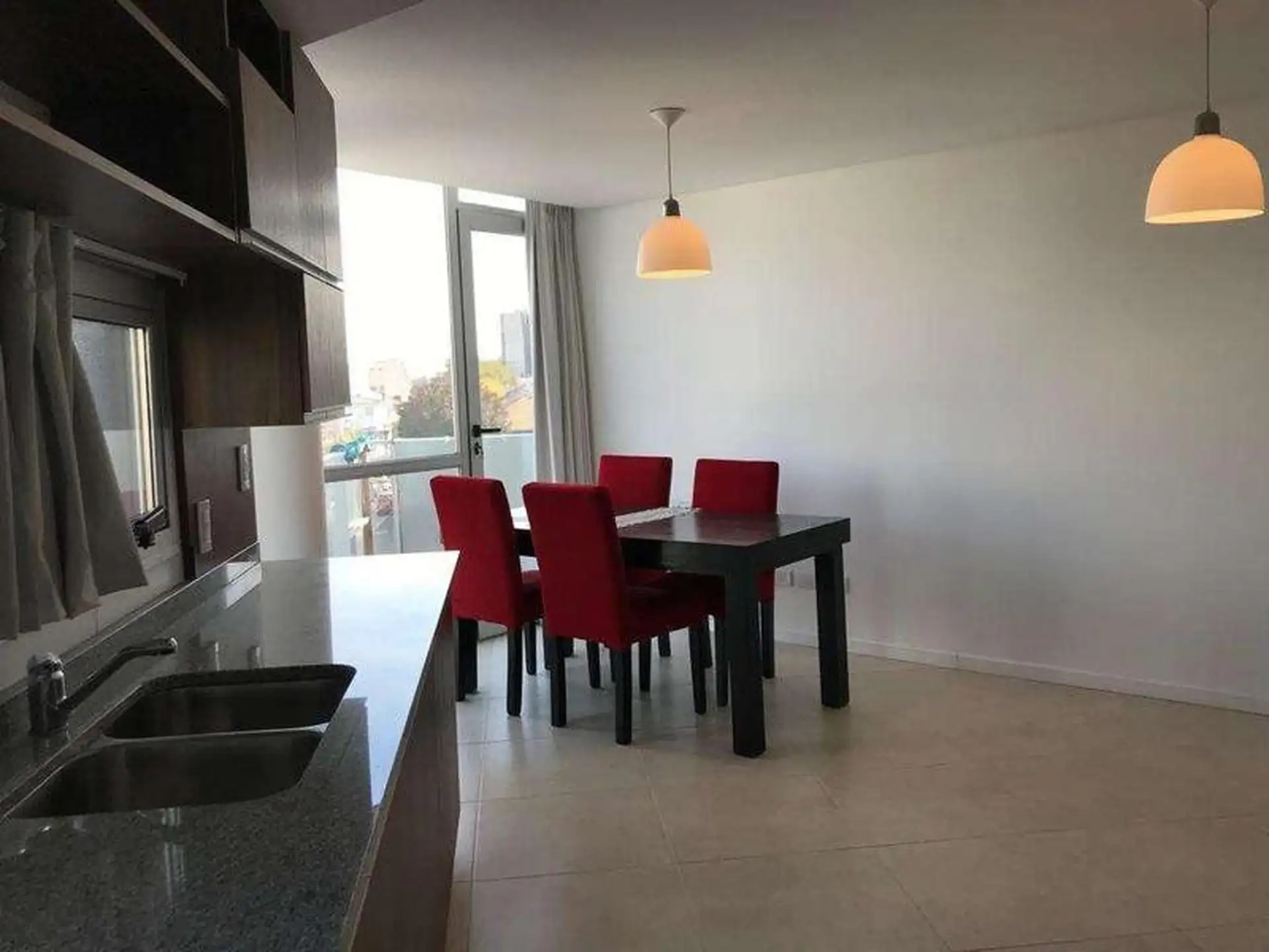 Departamento dos ambientes al frente con balcón