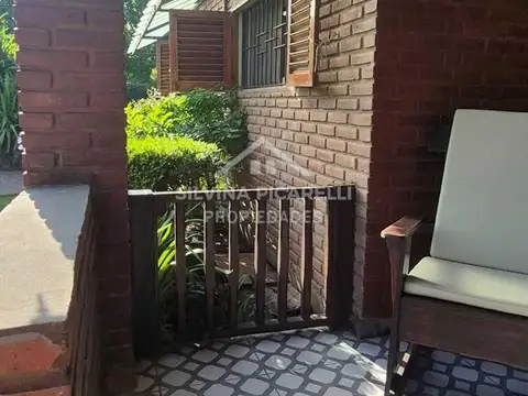 Casa 6 ambientes con 5 baños