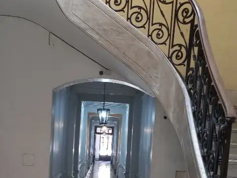 Defensa 1100, Piso 1