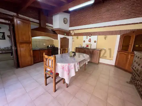 Imponente chalet 4 ambientes en Parque Luro, c/ quincho y cochera