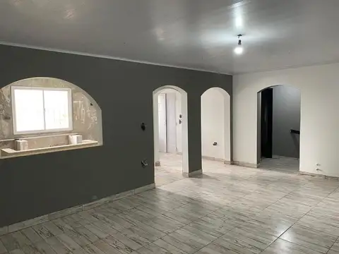 Venta Casa 4 ambientes locales Ituzaingo