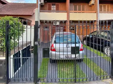 Triplex 4 ambientes Castelar Sur