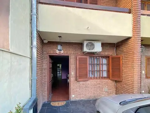 Triplex 4 ambientes Castelar Sur