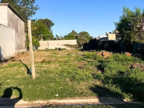 TERRENO EN BARRIO NEBEL. OPORTUNIDAD. TODOS LOS SERVICIOS