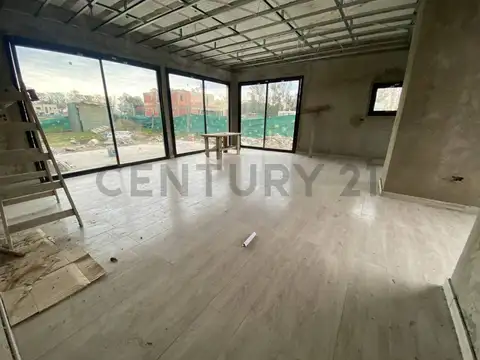 Casa en Venta con 4 cocheras