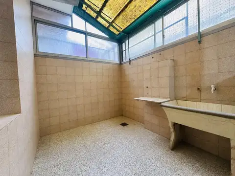 Alquiler PH al frente 3 Ambientes con Patio Semicubierto Sin Expensas Paternal