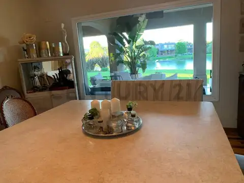 Casa en Alquiler Temporal con 2 cocheras