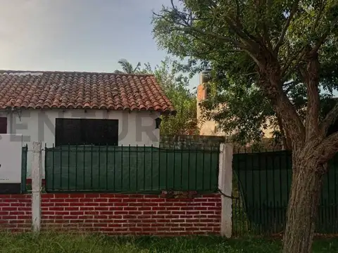 Casa en Venta. Ensenada. Calle Ecuador entre Saenz Peña y Quintana.