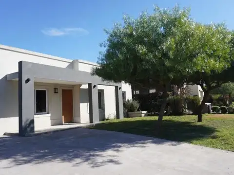 Alquiler Casa en San Ramiro Pilar del Este