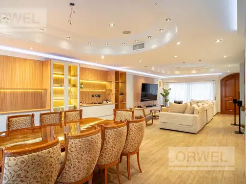 Casa en Venta con 4 cocheras