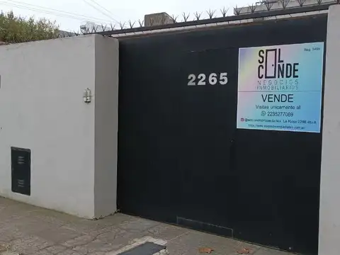 Excelente Casa 3 ambientes. Parque y quincho. Zona Perú y Colón. 