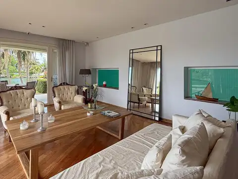 Casa en Venta con 4 cocheras