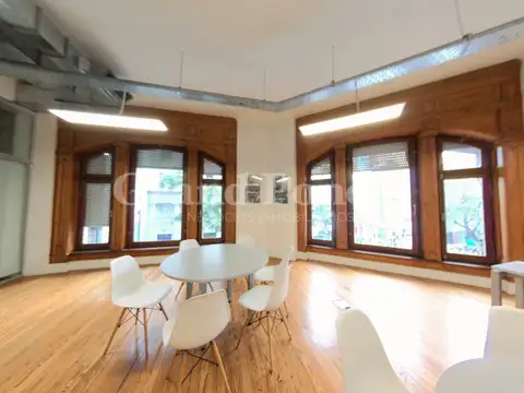 Oficina en Alquiler 100 años